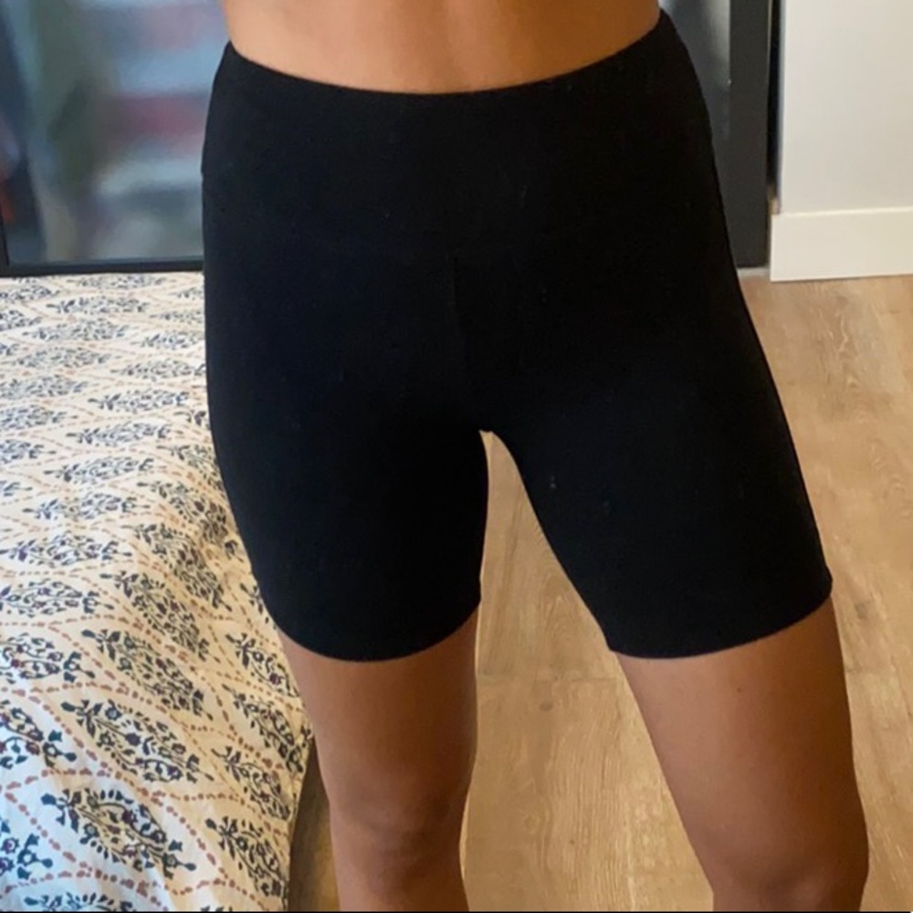 Black biker shorts!!